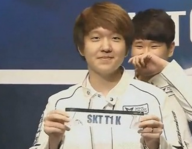 继续逆袭创造历史？ LNG Esports 在第二阶段输了三场比赛，2025赛季的战绩为1胜12负。